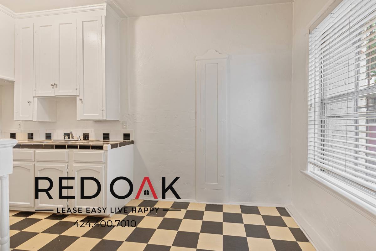 Apartment for rent at 849 S Oxford Ave #102, Los Angeles, CA 90005