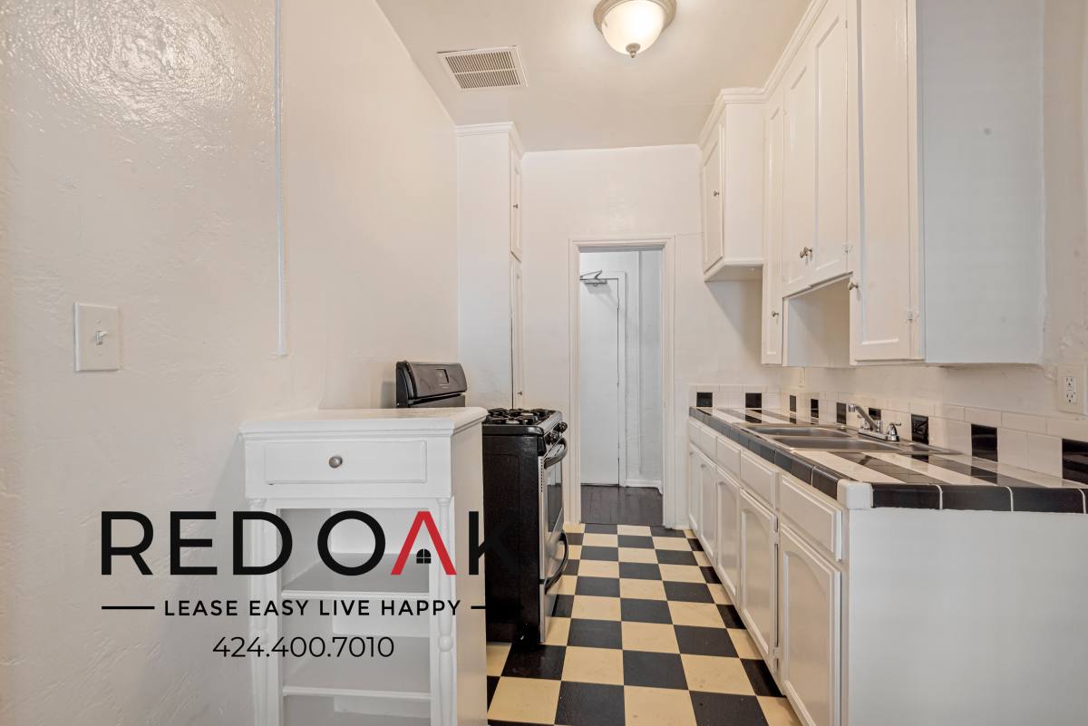 Apartment for rent at 849 S Oxford Ave #102, Los Angeles, CA 90005