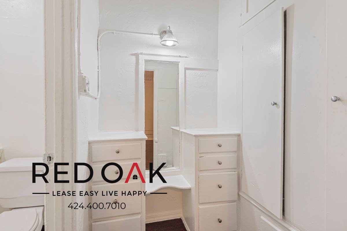 Apartment for rent at 849 S Oxford Ave #102, Los Angeles, CA 90005