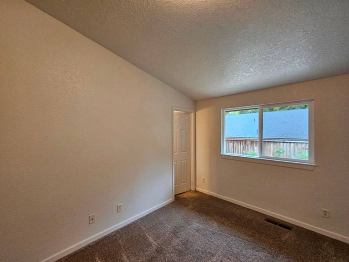 House for rent at 885 Creek Court NW, Salem, OR 97304