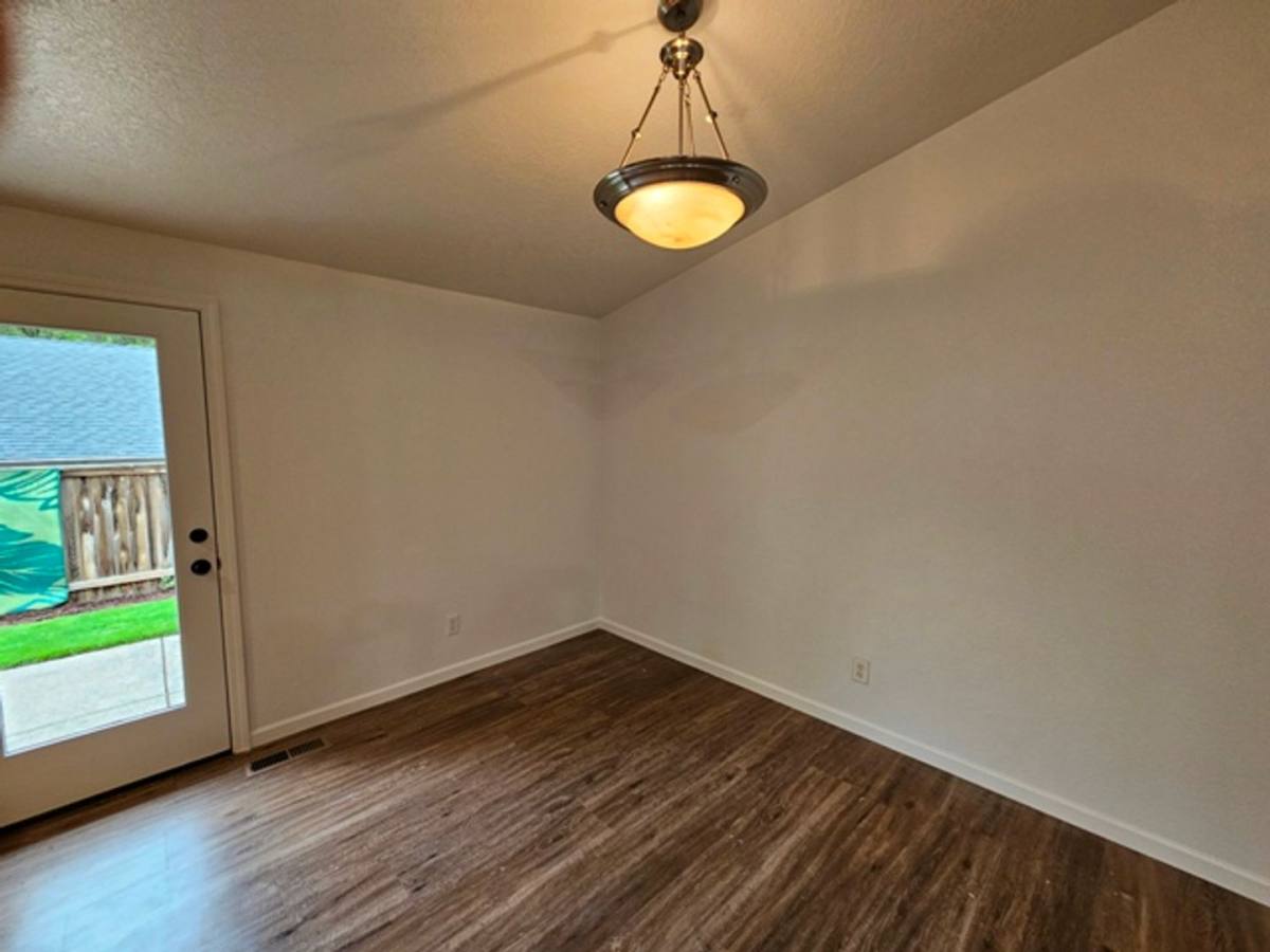 House for rent at 885 Creek Court NW, Salem, OR 97304