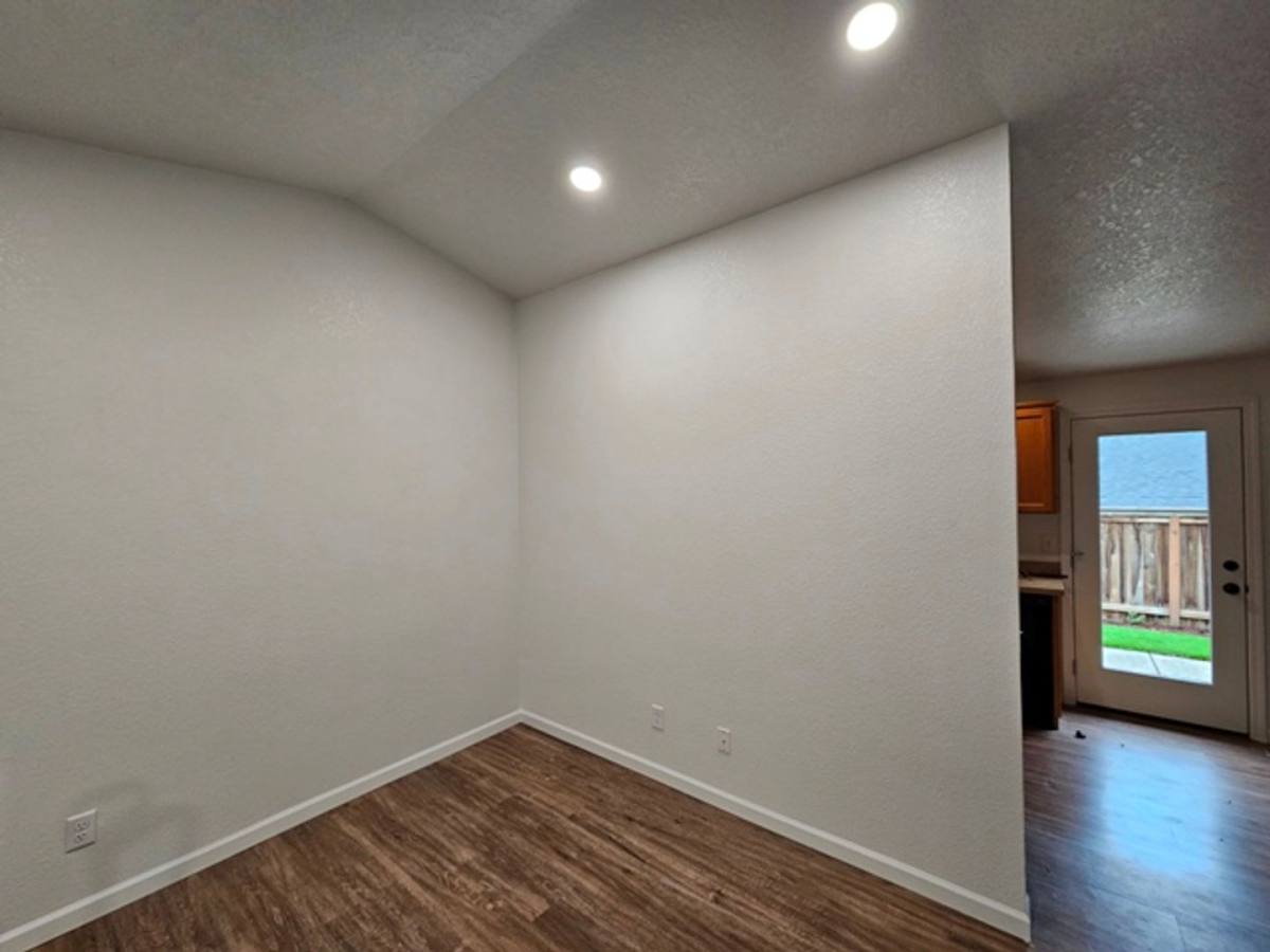 House for rent at 885 Creek Court NW, Salem, OR 97304