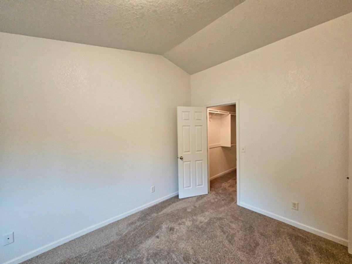 House for rent at 885 Creek Court NW, Salem, OR 97304