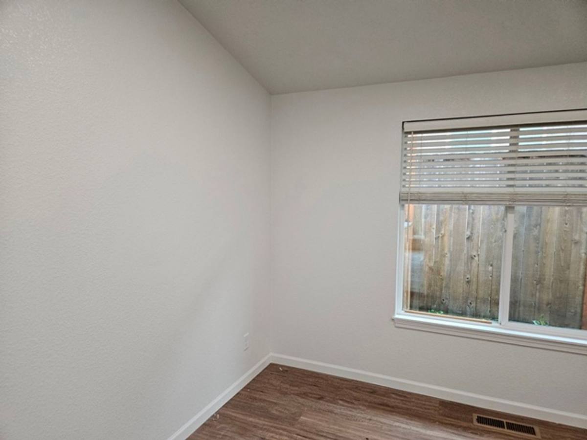 House for rent at 885 Creek Court NW, Salem, OR 97304