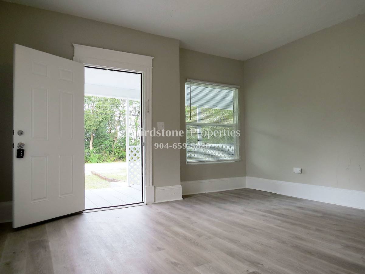 Townhouse for rent at 3326 W 1st St, Jacksonville, FL 32254