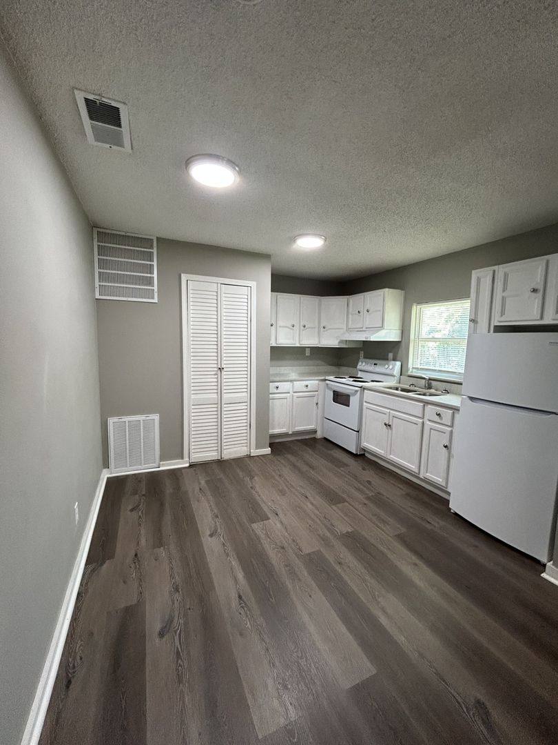 Apartment for rent at 1116 S Elm, Pittsburg, KS 66762
