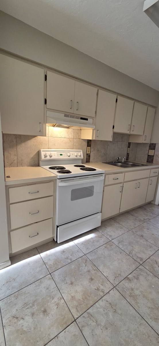 Apartment for rent at 1895 Debbie St, Sarasota, FL 34231