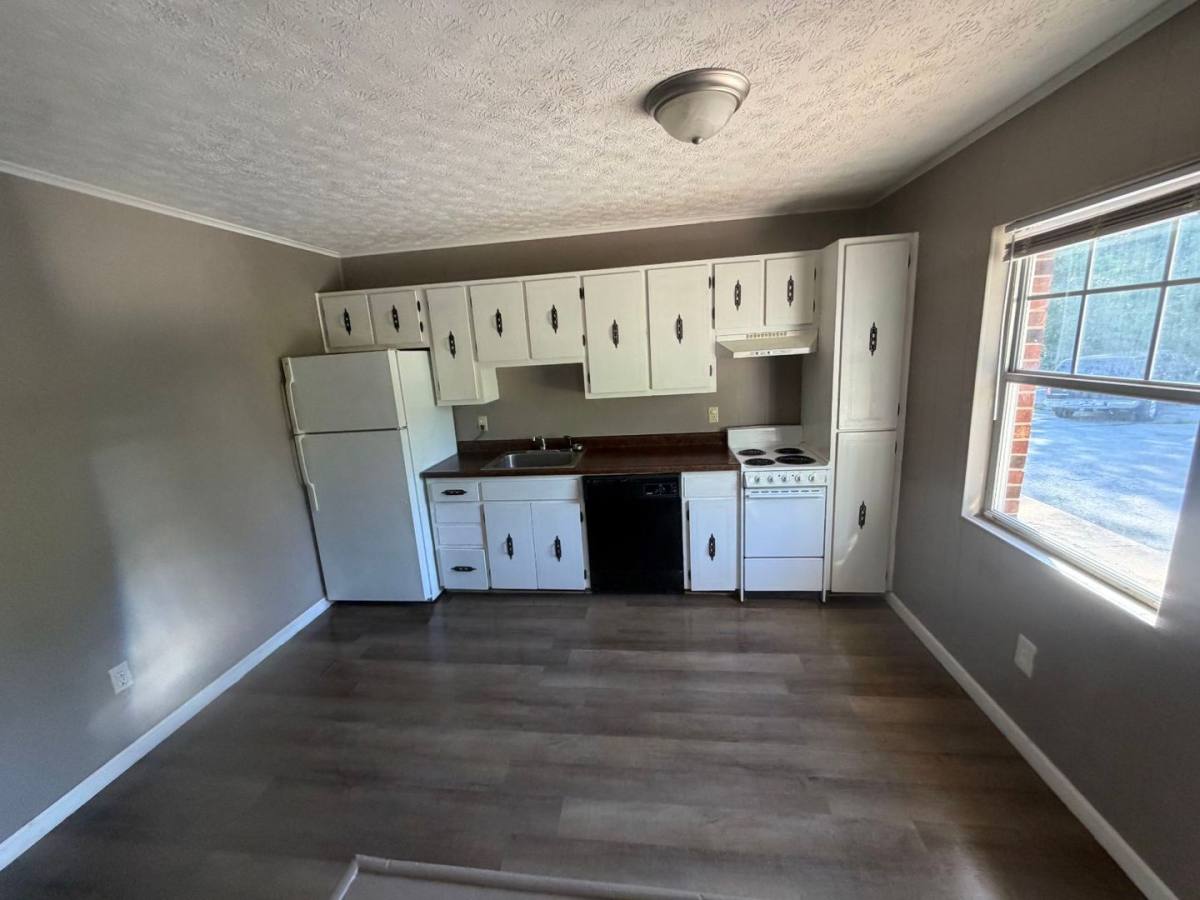 Apartment for rent at 800 Crestview Dr, Greeneville, TN 37745