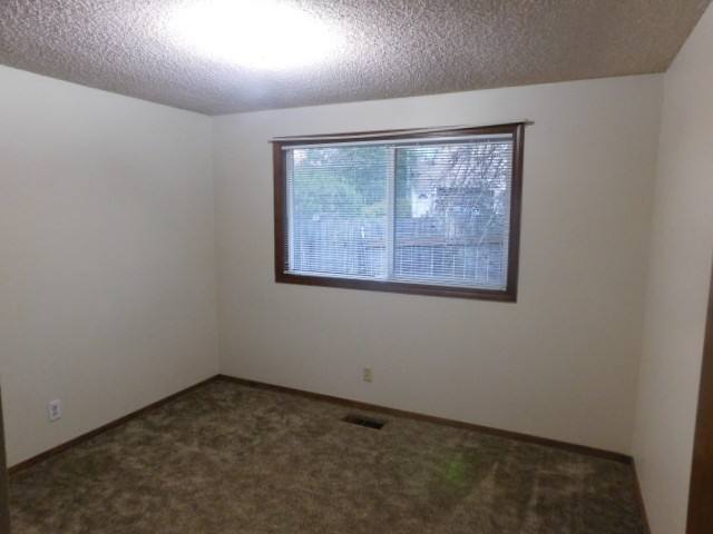 House for rent at 2142 Maplewood Dr S, Salem, OR 97306