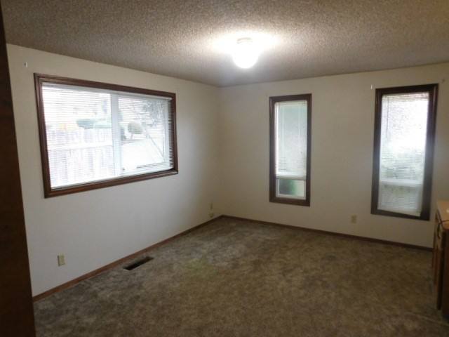 House for rent at 2142 Maplewood Dr S, Salem, OR 97306
