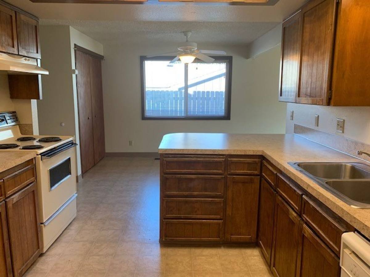 House for rent at 2142 Maplewood Dr S, Salem, OR 97306