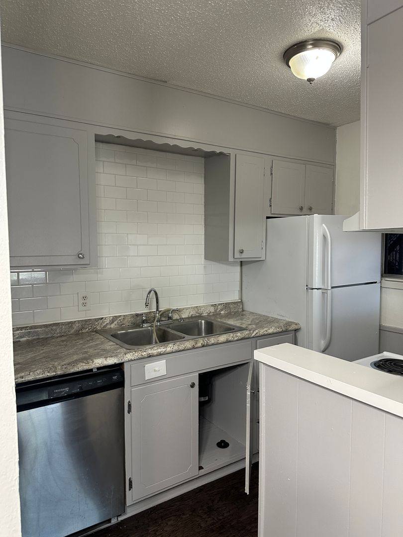 Apartment for rent at 400 Johnson Dr, McGregor, TX 76657
