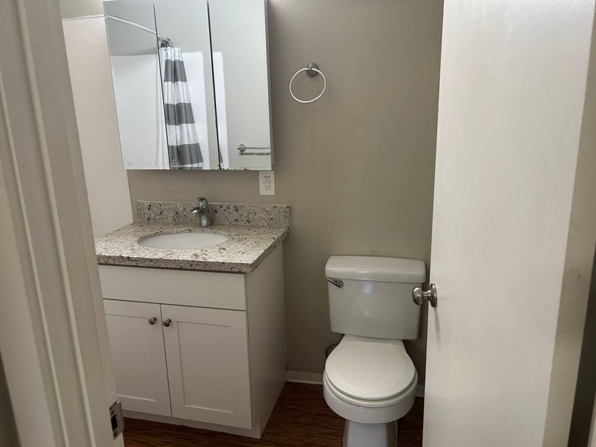 Apartment for rent at 831 W Nickerson St, Seattle, WA 98119