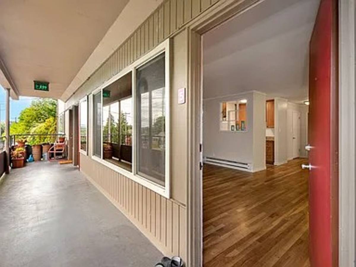 Apartment for rent at 831 W Nickerson St, Seattle, WA 98119