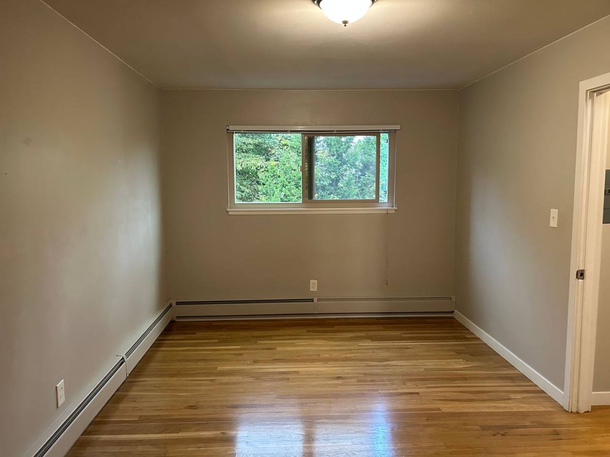 Apartment for rent at 831 W Nickerson St, Seattle, WA 98119