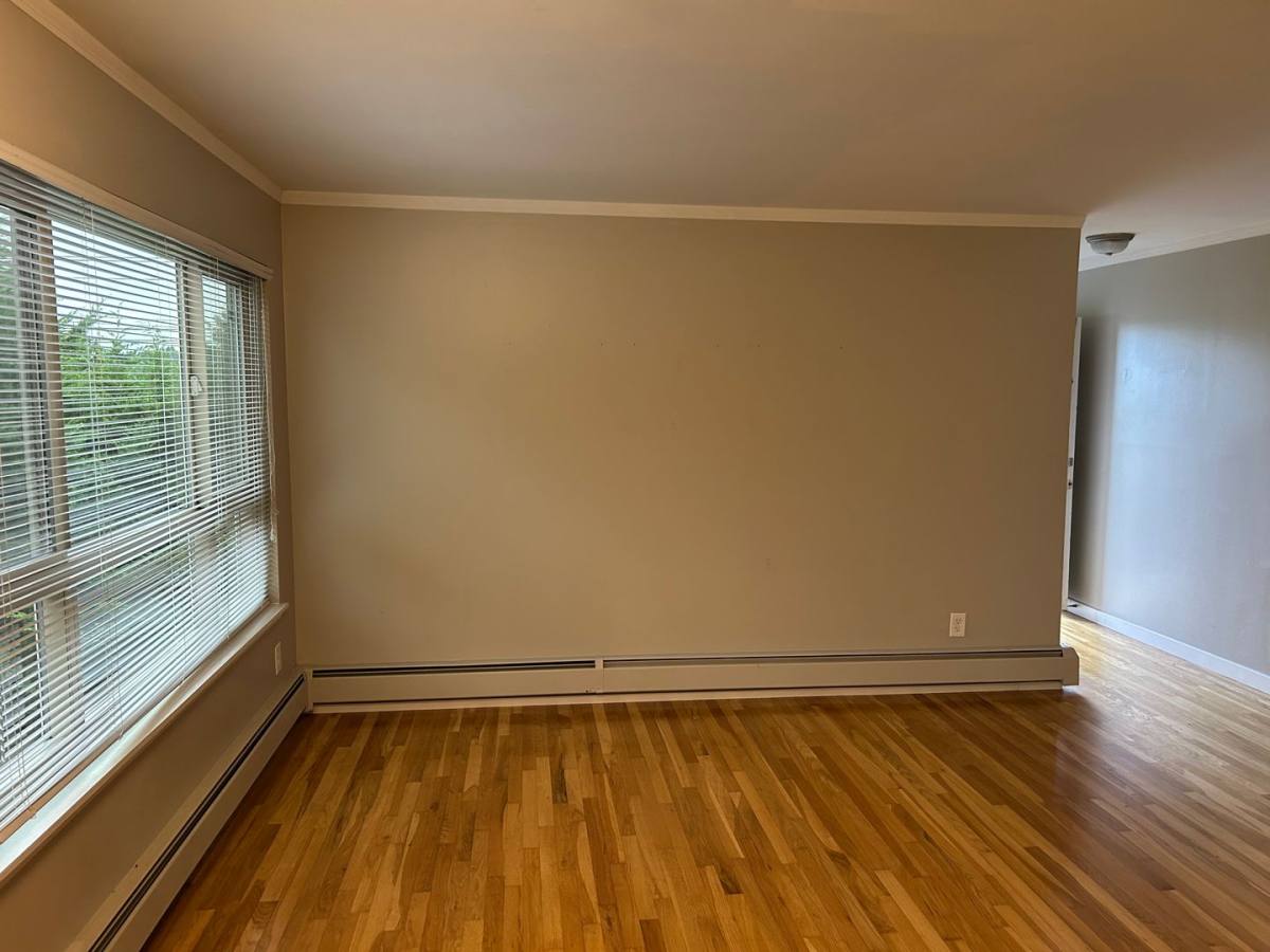 Apartment for rent at 831 W Nickerson St, Seattle, WA 98119
