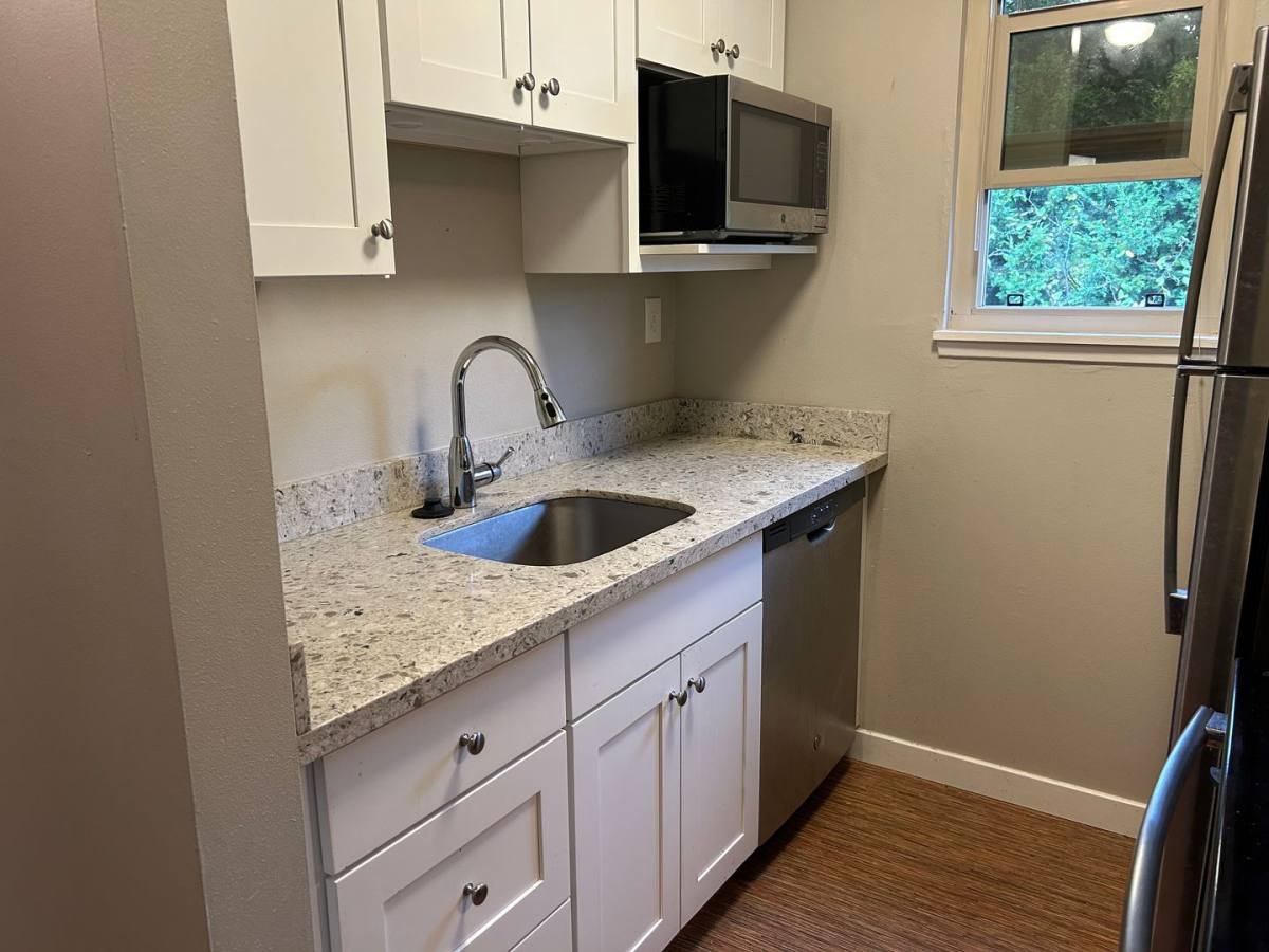 Apartment for rent at 831 W Nickerson St, Seattle, WA 98119