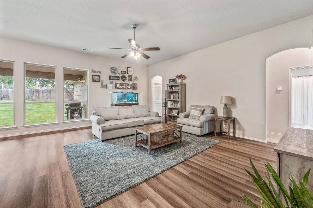 House for rent at 4304 Lucero Dr, Granbury, TX 76048