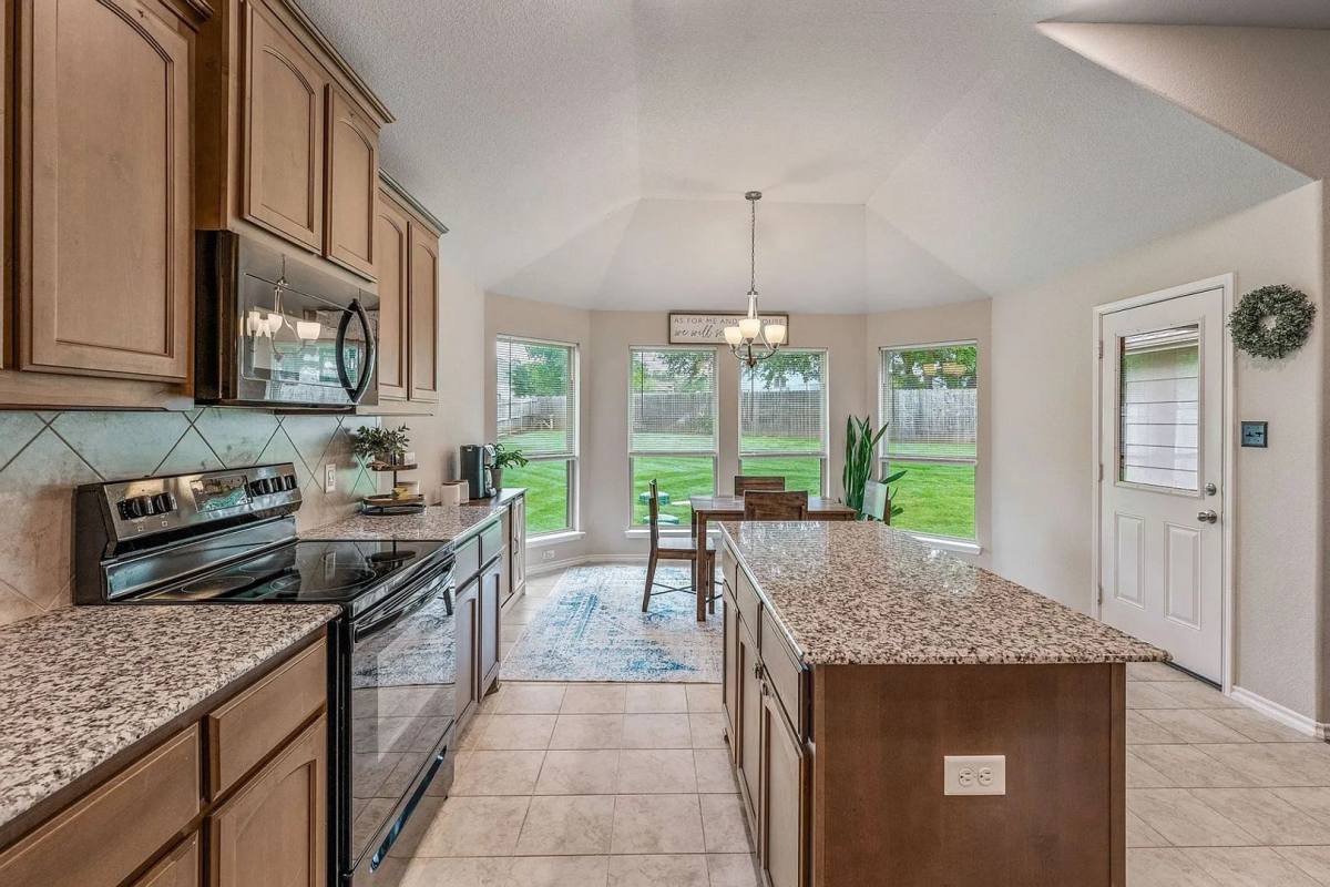 House for rent at 4304 Lucero Dr, Granbury, TX 76048