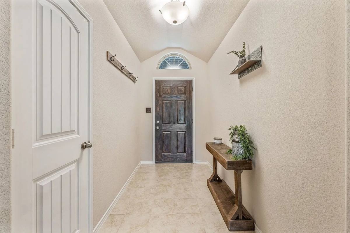 House for rent at 4304 Lucero Dr, Granbury, TX 76048