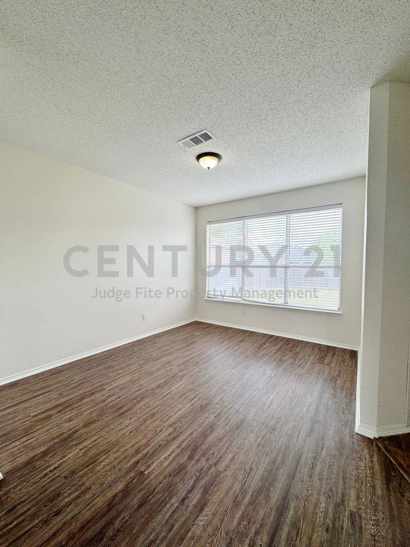 House for rent at 835 Rockett Lane, Cedar Hill, TX 75104