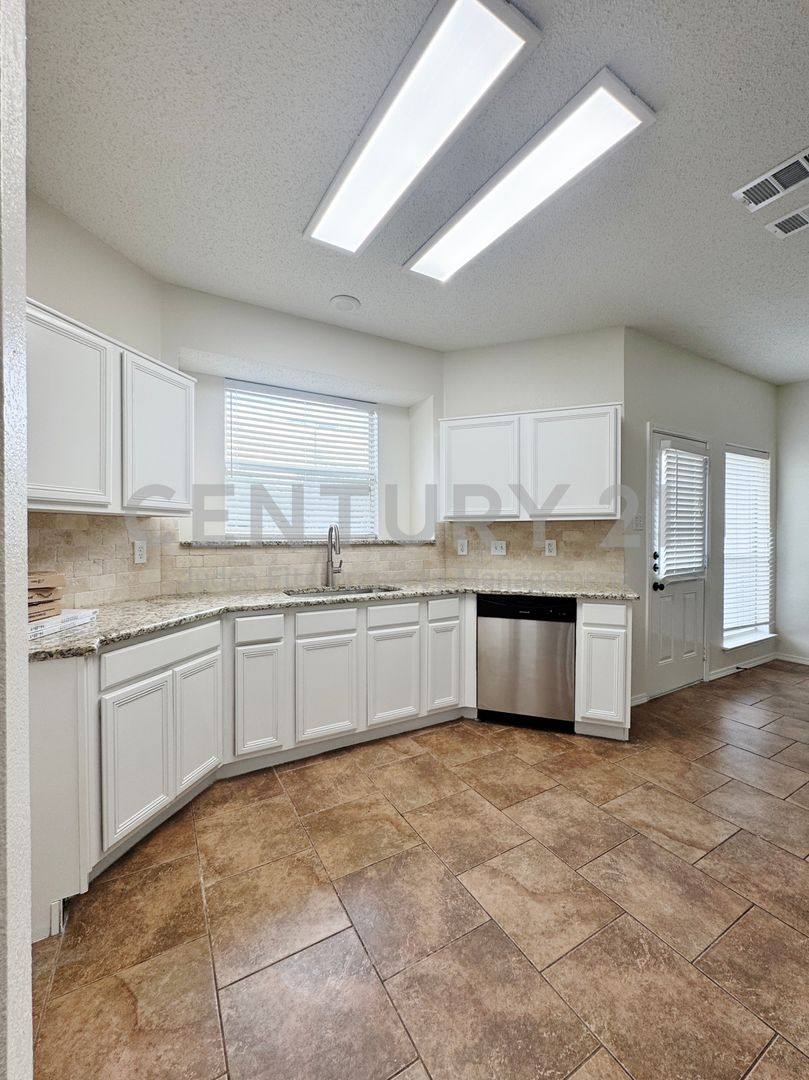 House for rent at 835 Rockett Lane, Cedar Hill, TX 75104