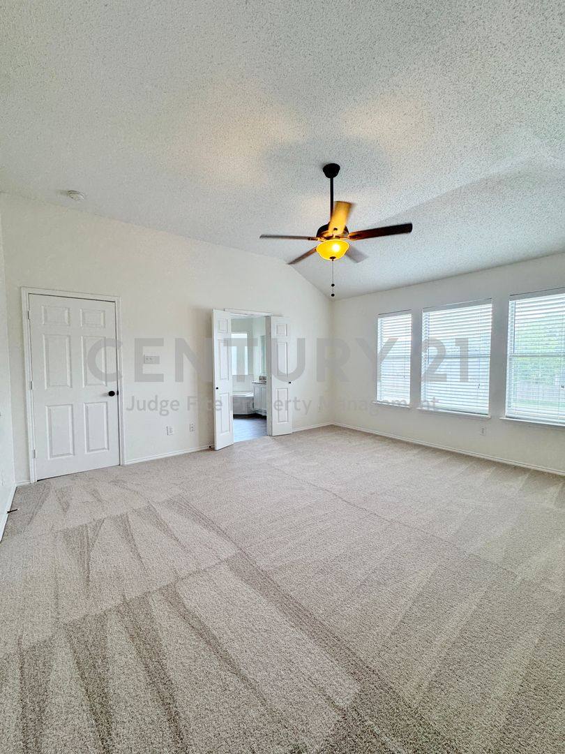 House for rent at 835 Rockett Lane, Cedar Hill, TX 75104