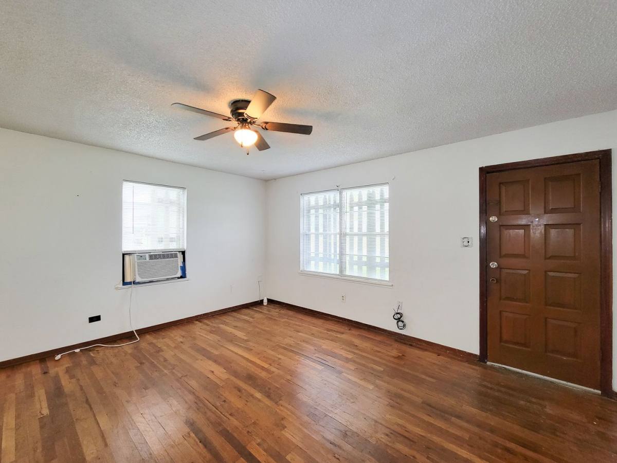 House for rent at 409 N Parrish St, Angleton, TX 77515