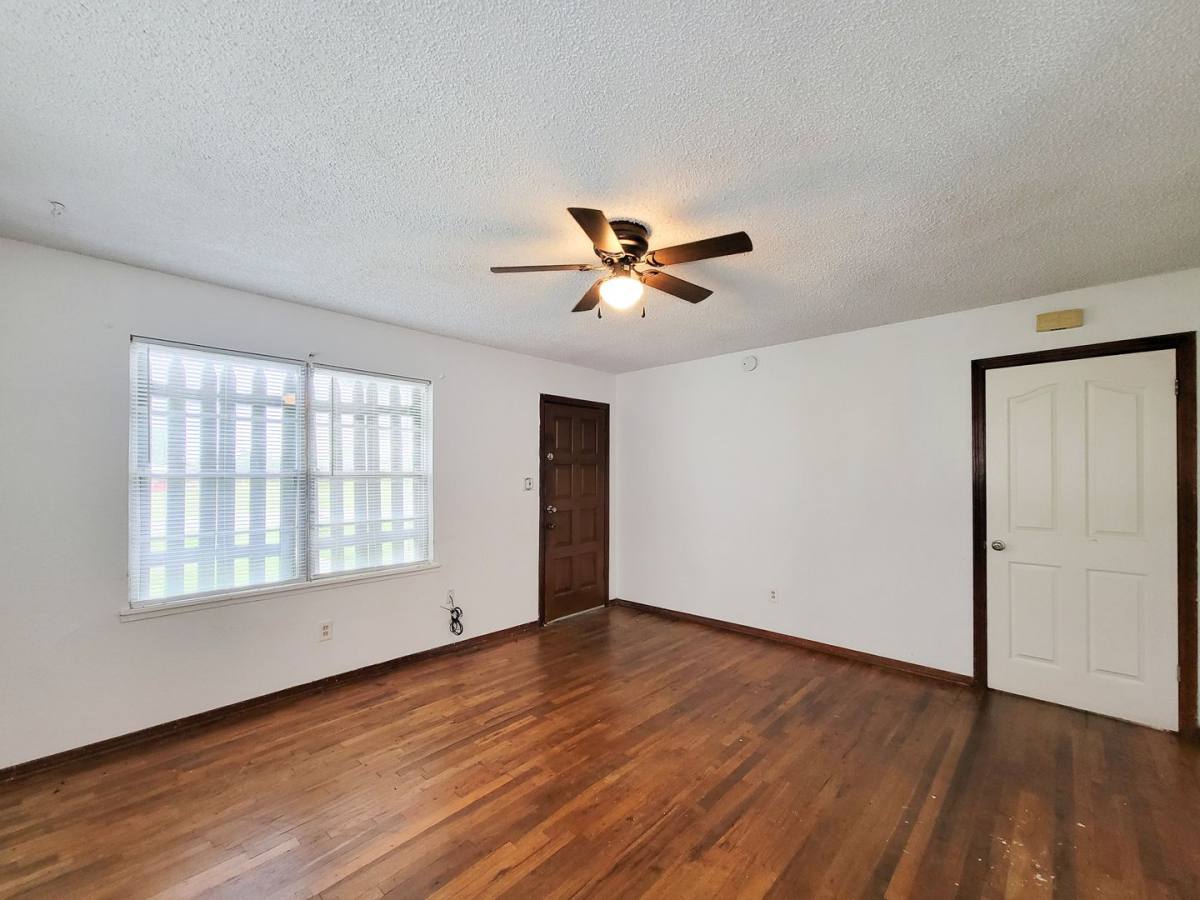 House for rent at 409 N Parrish St, Angleton, TX 77515