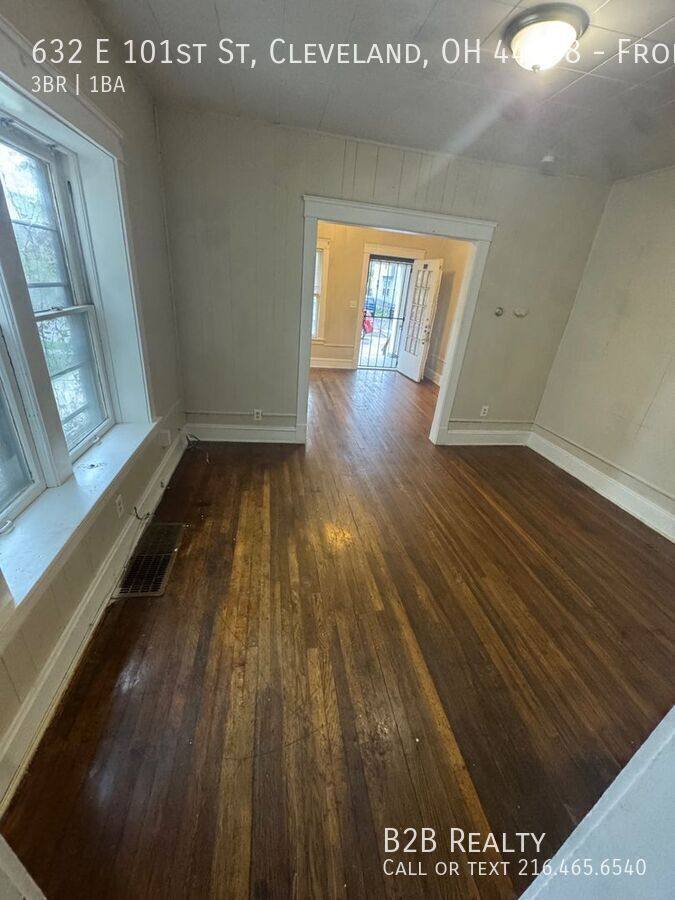 Apartment for rent at 632 E 101st St #RIGHT, Cleveland, OH 44108