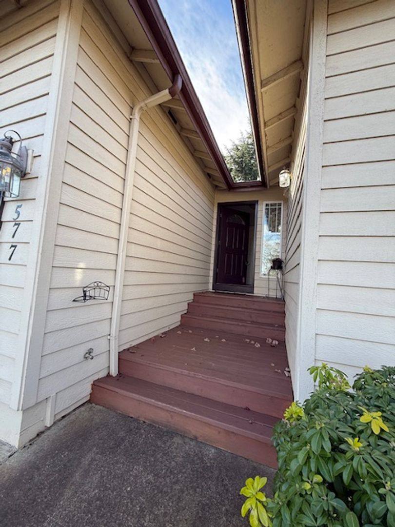 House for rent at 577 Sunwood Dr NW, Salem, OR 97304