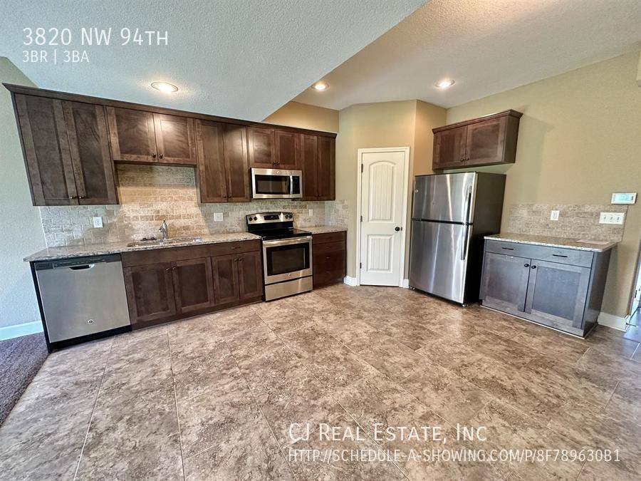 Townhouse for rent at 3820 NW 94th, Kansas City, MO 64154