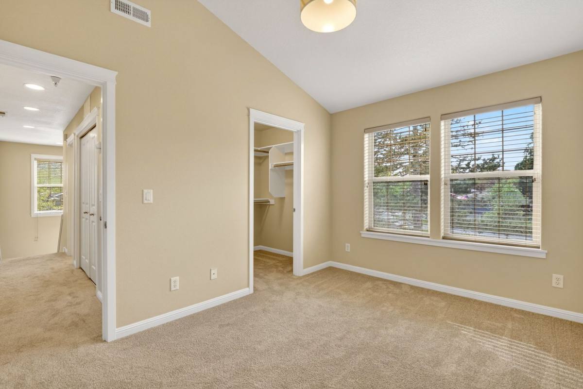 Townhouse for rent at 308-394 SW Eastman Parkway, Gresham, OR 97080