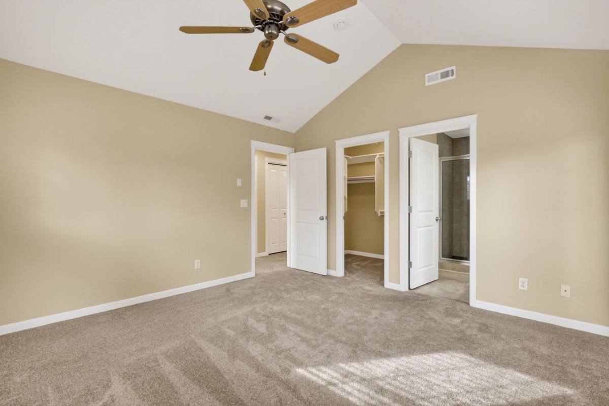 Townhouse for rent at 308-394 SW Eastman Parkway, Gresham, OR 97080