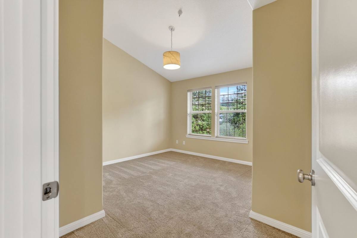 Townhouse for rent at 308-394 SW Eastman Parkway, Gresham, OR 97080