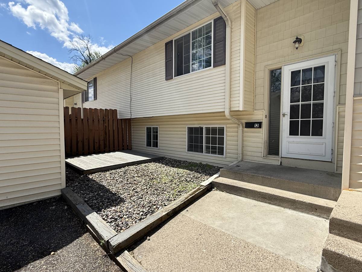 Townhouse for rent at 4041 W 125th St #12, Savage, MN 55378