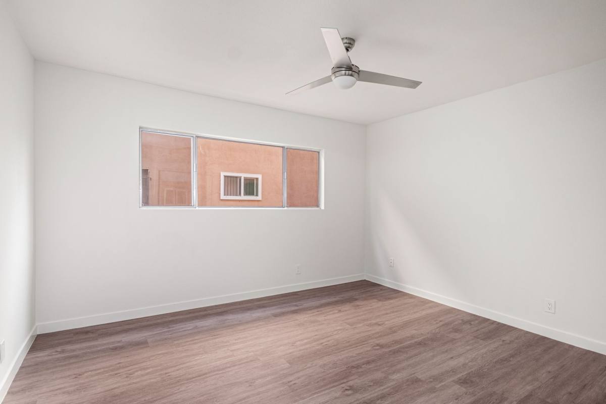 Apartment for rent at 980 Menlo Ave, Los Angeles, CA 90006