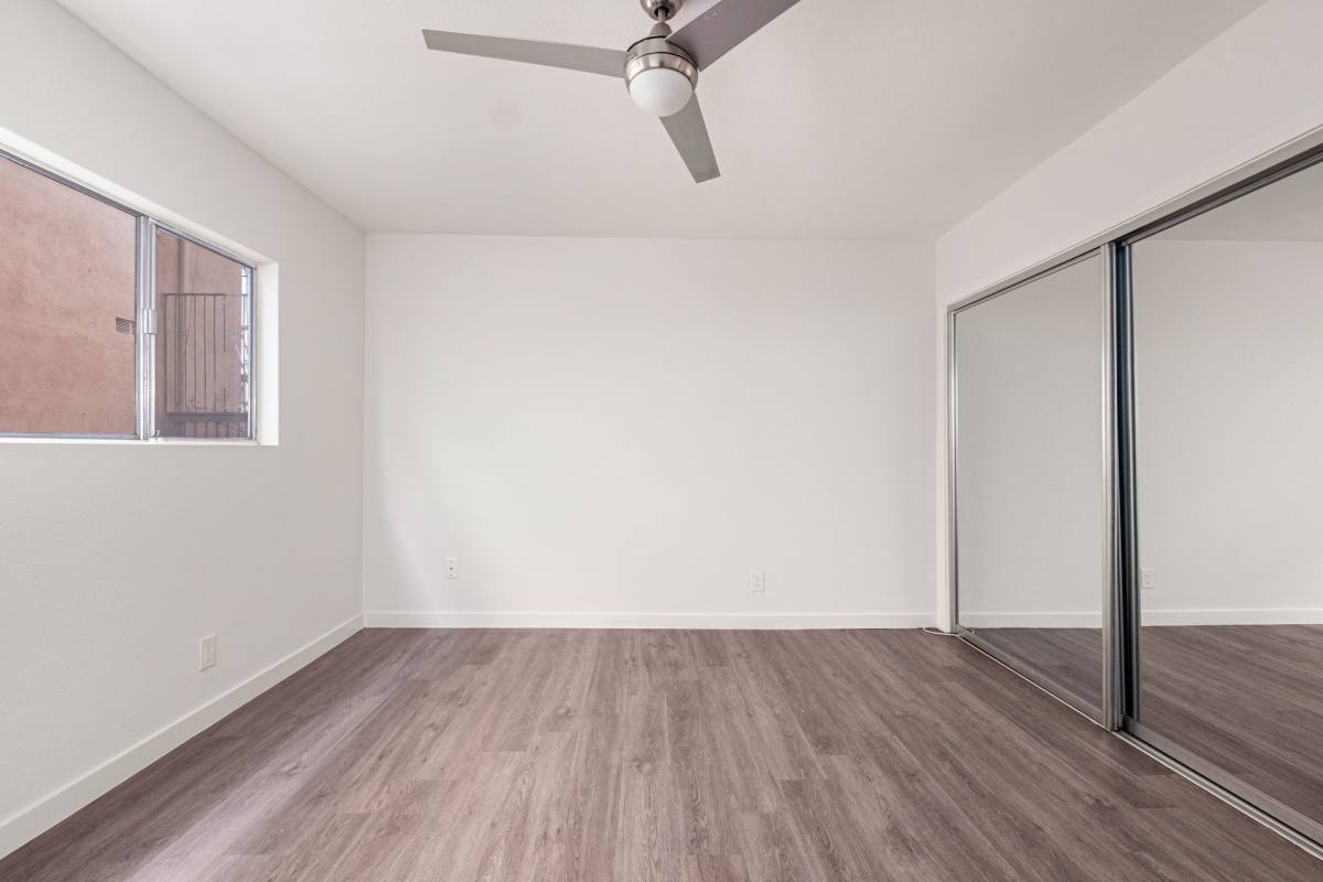 Apartment for rent at 980 Menlo Ave, Los Angeles, CA 90006