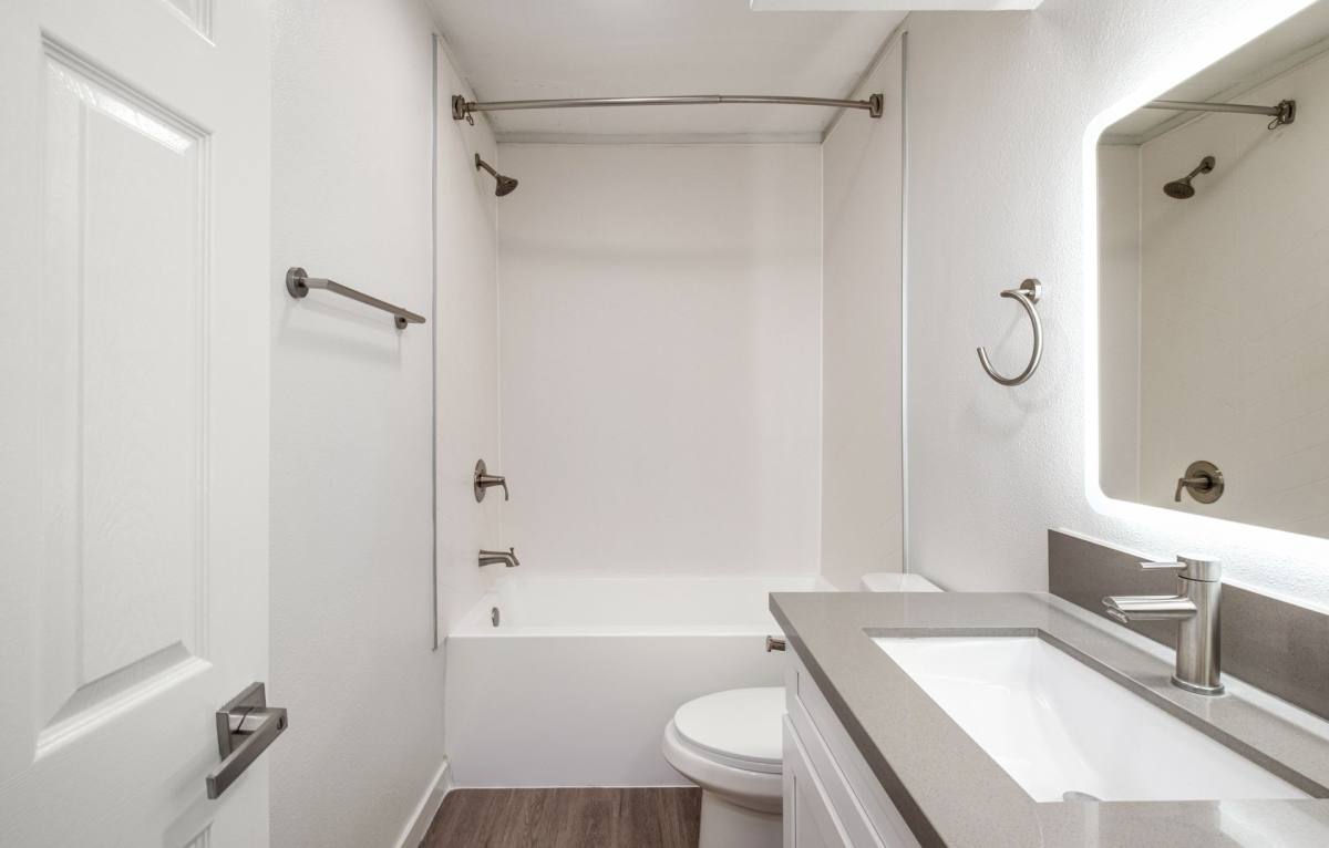 Apartment for rent at 980 Menlo Ave, Los Angeles, CA 90006