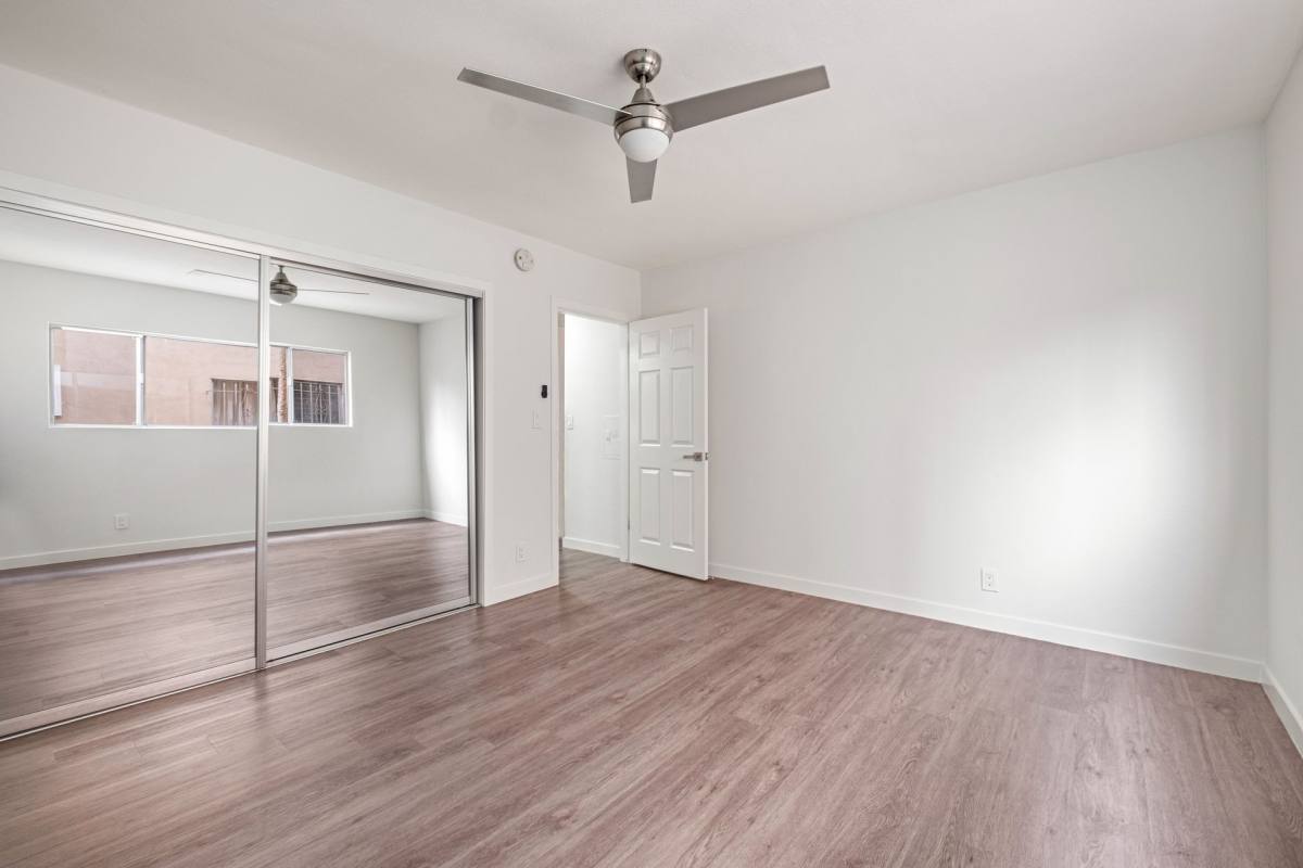 Apartment for rent at 980 Menlo Ave, Los Angeles, CA 90006