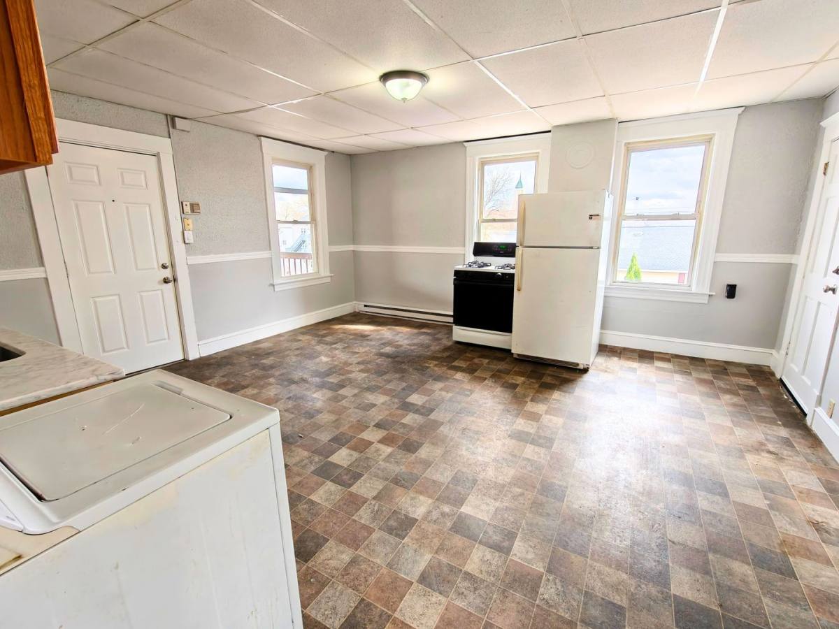 Apartment for rent at 21 Dale St, Chicopee, MA 01020