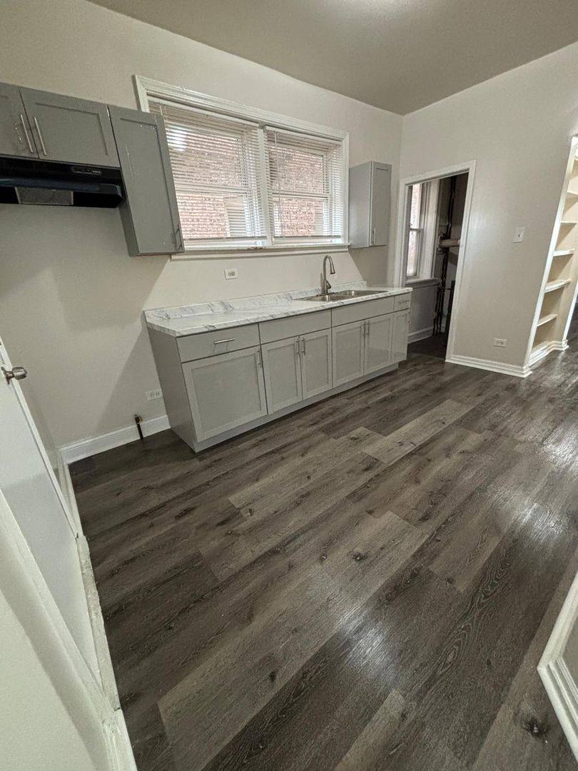 Apartment for rent at 7543 S May St, Chicago, IL 60620