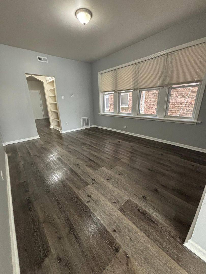 Apartment for rent at 7543 S May St, Chicago, IL 60620