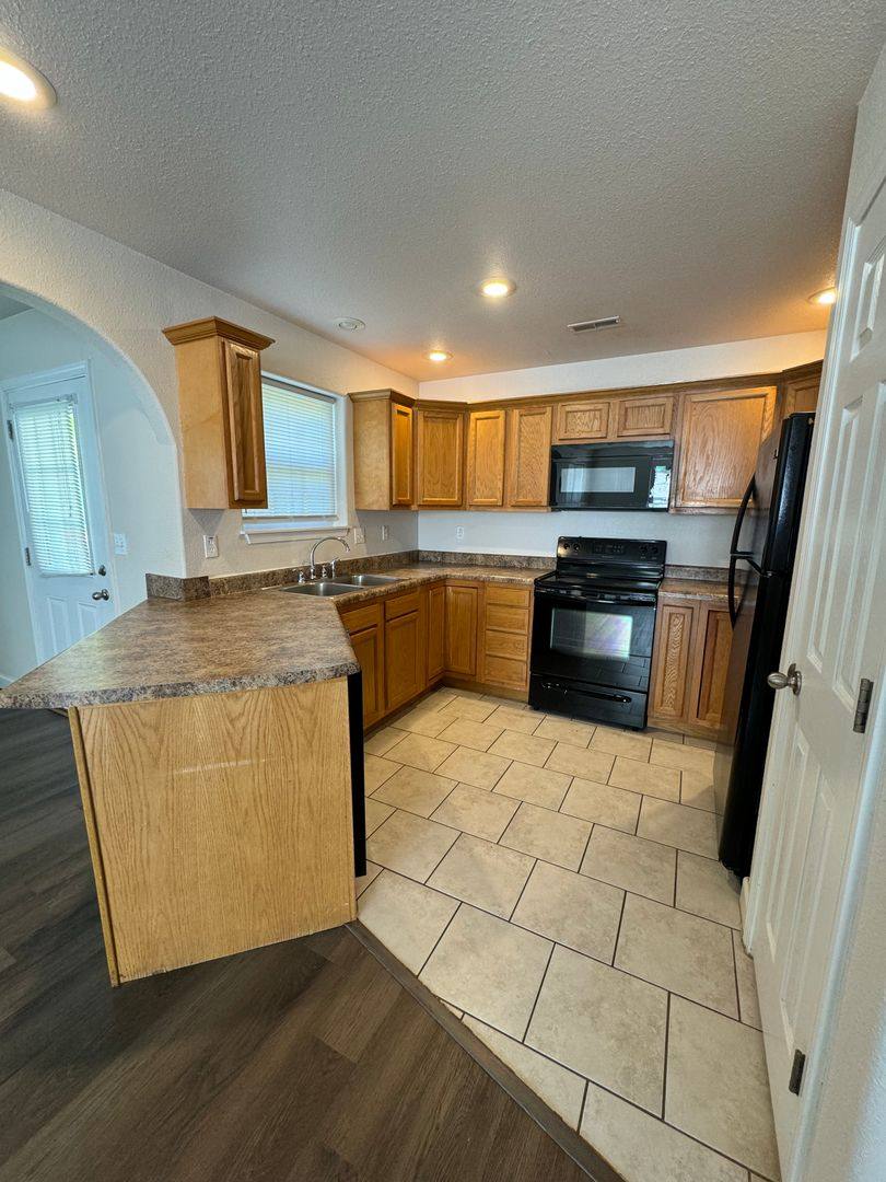Apartment for rent at 708 Hillside Dr, Waynesville, MO 65583