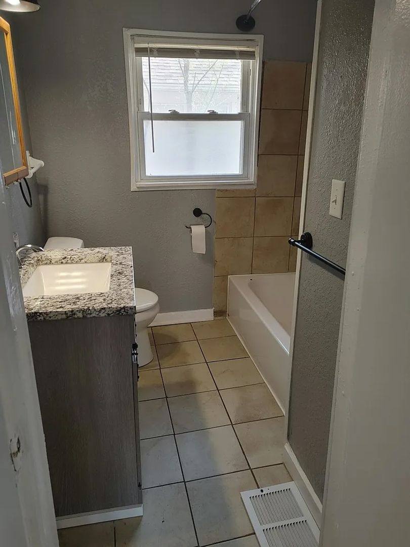 House for rent at 5401 Highland Ave, Kansas City, MO 64110