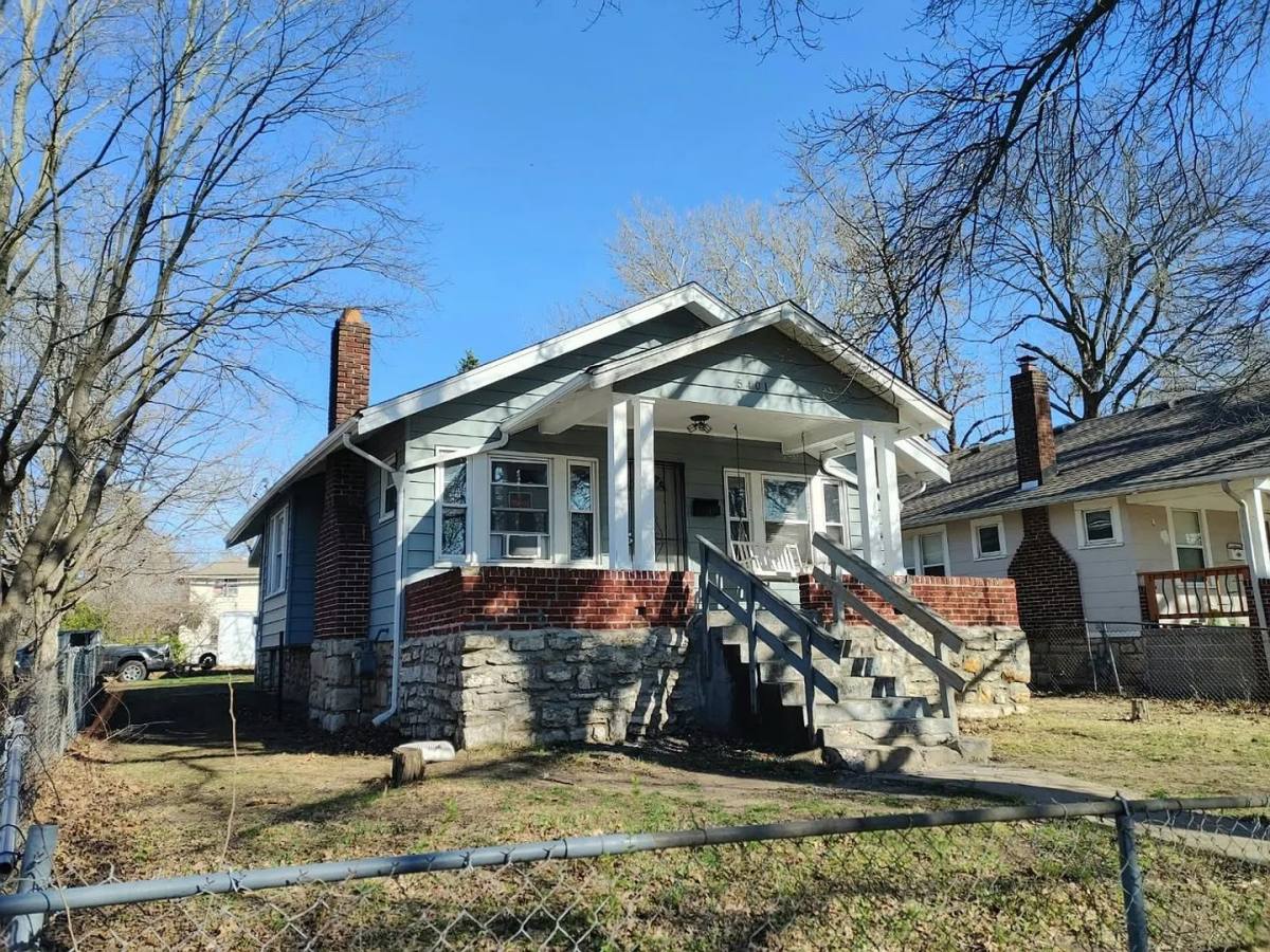 House for rent at 5401 Highland Ave, Kansas City, MO 64110