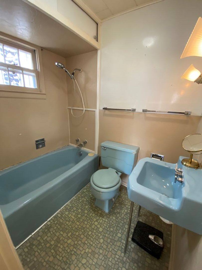 Apartment for rent at 11 N Anglin, Cleburne, TX 76033