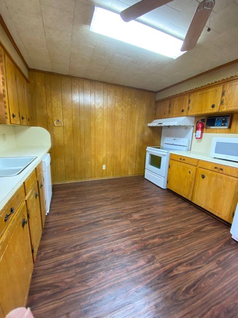 Apartment for rent at 11 N Anglin, Cleburne, TX 76033