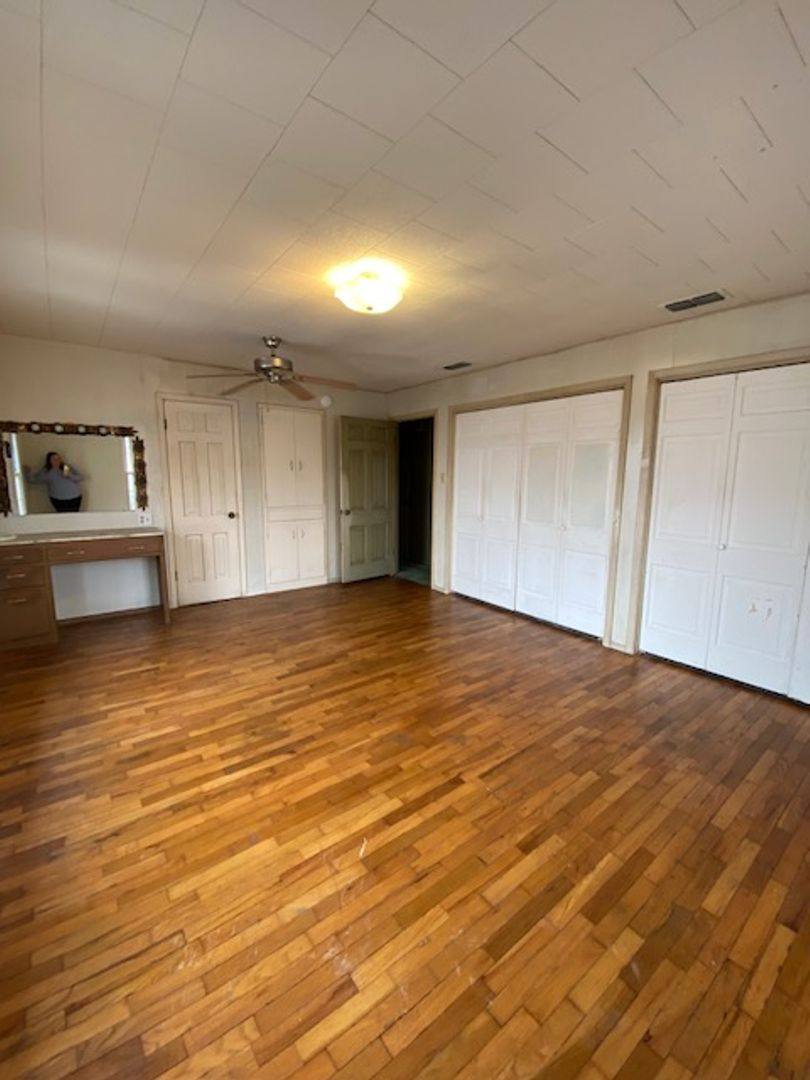 Apartment for rent at 11 N Anglin, Cleburne, TX 76033