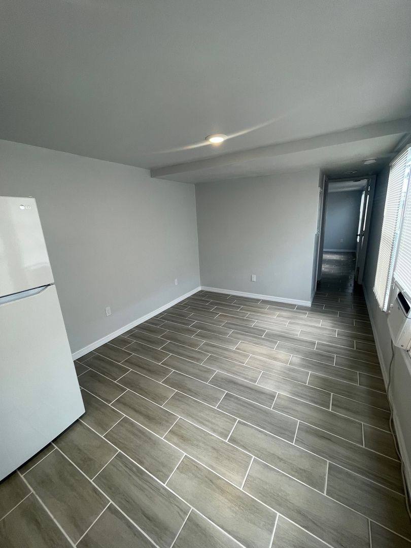 House for rent at 1106 50th Ave Dr W, Bradenton, FL 34207